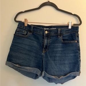 Old Navy Cuffed Mid-Rise Denim Boyfriend Shorts (size 10)